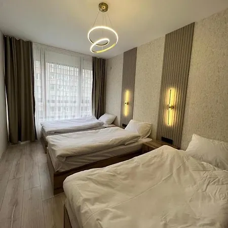 Center Apartment, Sisli, Near Metro Apartmán *
